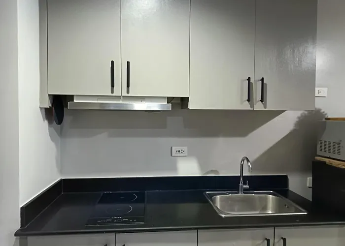 Skyview Condotel Breeze Residences Near Wtc,Picc,Moa,Naia,Us Embassy * Manila
